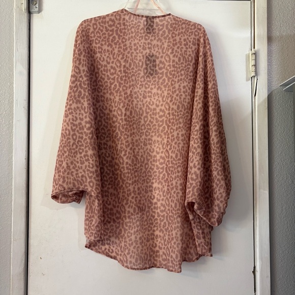 Vince Camuto Blush Leopard Cheetah Animal Print Sheer Kimono Cover Up Cardigan - Picture 4 of 7